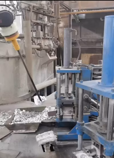Ligne de production de moulage sous pression par gravité de feuille de disque de frein automatique